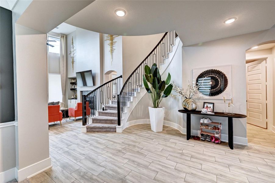 FOYER WITH LOVELY ART PIECE,TABLE AND PLANT