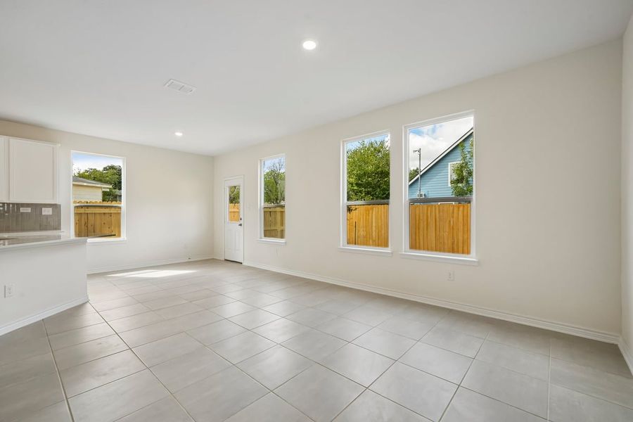 Spacious, unfurnished interior of a new home in Nagel Crossing, San Antonio (Image 16).