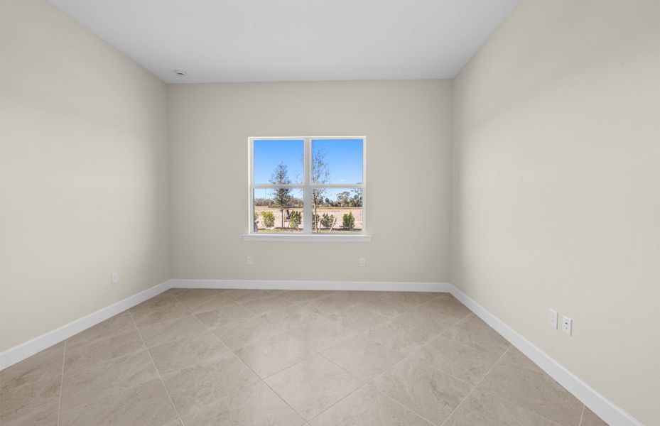Spacious, unfurnished interior of a new home in Del Webb Oak Creek, North Fort Myers (Image 12).