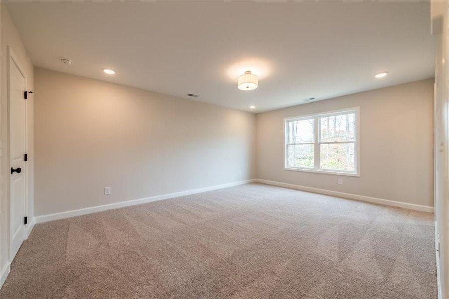 Spacious, unfurnished interior of a new home in Cherokee Township, Acworth (Image 19).