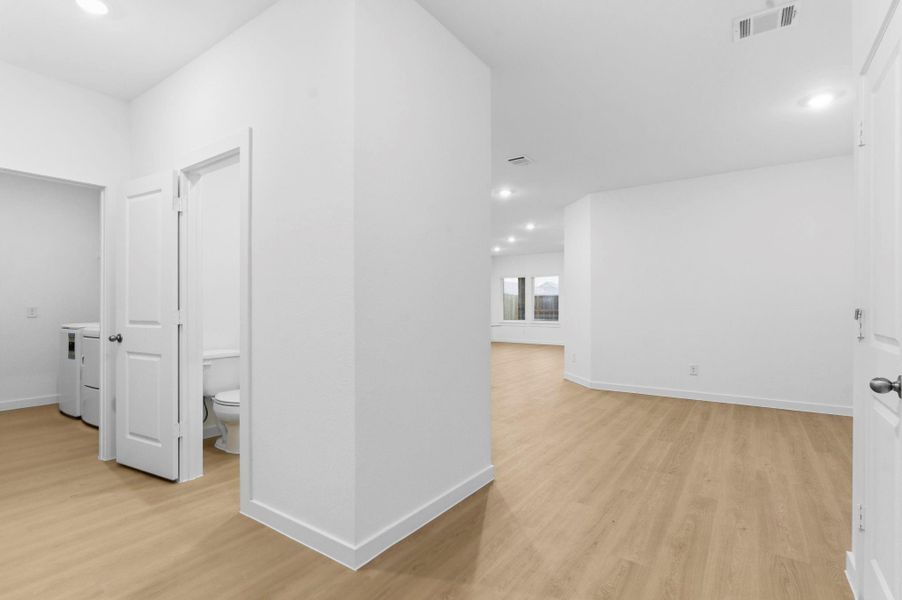 Spacious, unfurnished interior of a new home in Caldwell Crossing, Iowa Colony (Image 12).