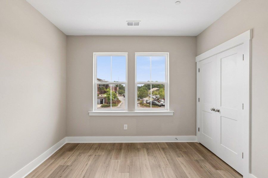 Spacious, unfurnished interior of a new home in , Charleston (Image 28).
