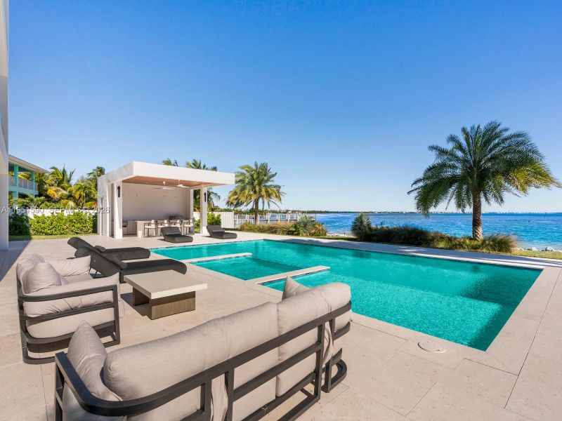 Exterior details and patio area of a home in , Marathon (Image 32).