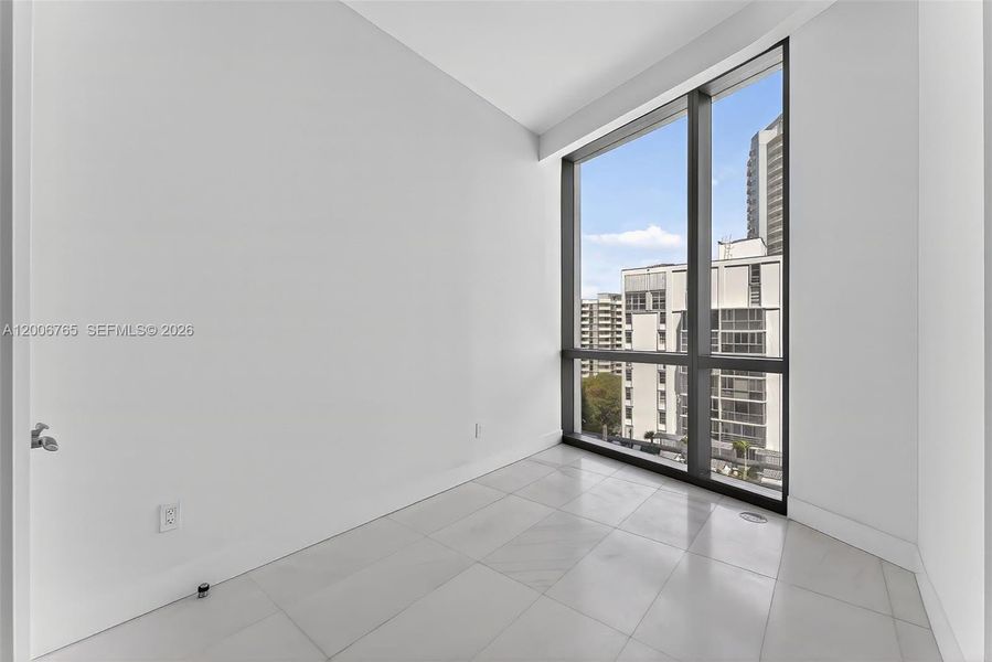 Spacious, unfurnished interior of a new home in , Miami (Image 23).