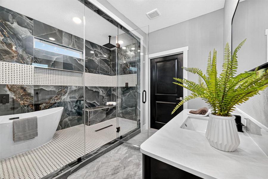 En-suite primary bathroom En-suite primary bathroom