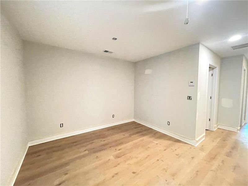 Spacious, unfurnished interior of a new home in , Gainesville (Image 17).