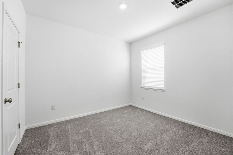 Spacious, unfurnished interior of a new home in Longview, Del Valle (Image 18).