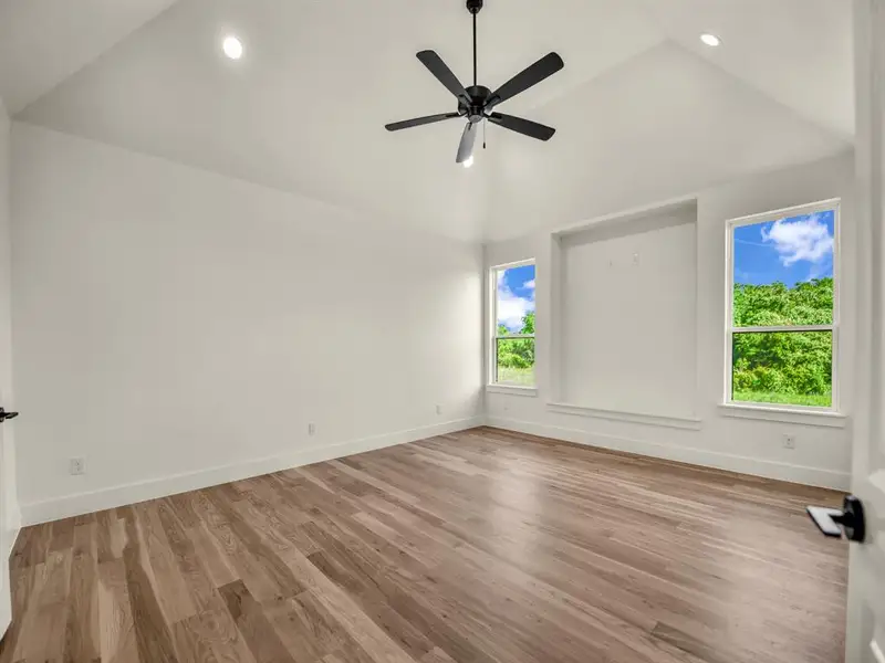 Spacious, unfurnished interior of a new home in , Weatherford (Image 33).
