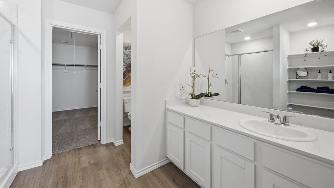 Furnished interior view inside a new home in Sweetwater Springs, Sherman (Image 6).
