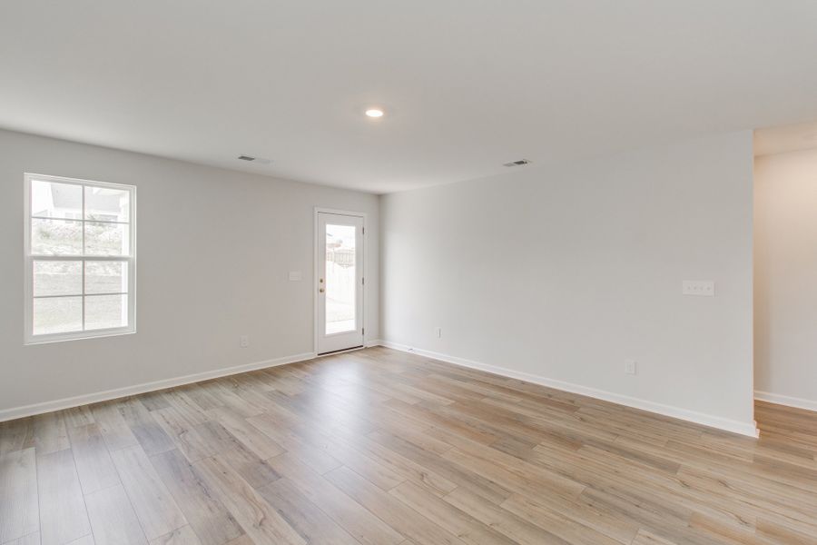 Spacious, unfurnished interior of a new home in Ellington, Elgin (Image 25).