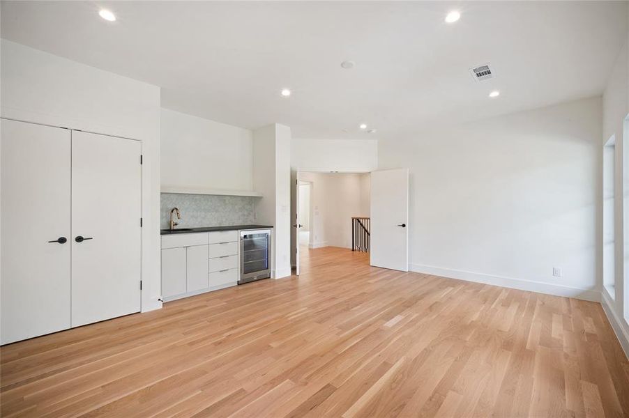 Spacious, unfurnished interior of a new home in , Dallas (Image 21).