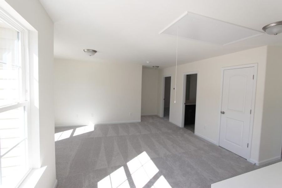 Spacious, unfurnished interior of a new home in Avondale, Greensboro (Image 22).