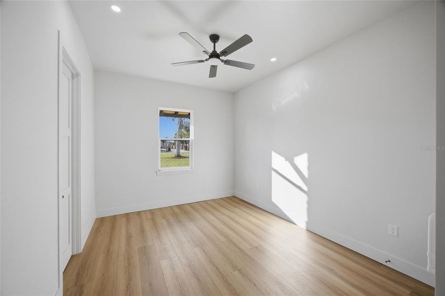 Spacious, unfurnished interior of a new home in , Plant City (Image 25).