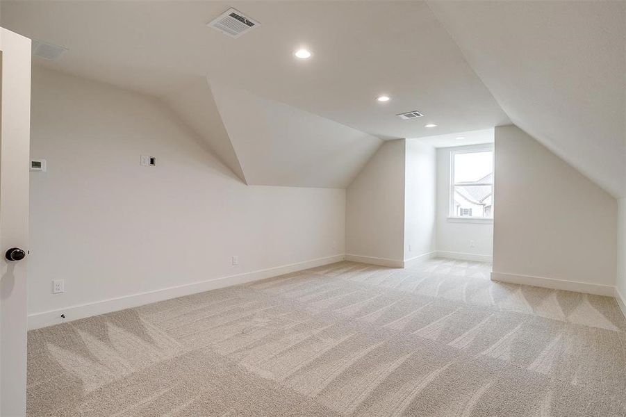 Spacious, unfurnished interior of a new home in , Lipan (Image 34).