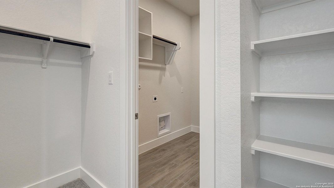 Spacious, unfurnished interior of a new home in Ladera 50', San Antonio (Image 21). Spacious, unfurnished interior of a new home in Ladera 50', San Antonio (Image 21).