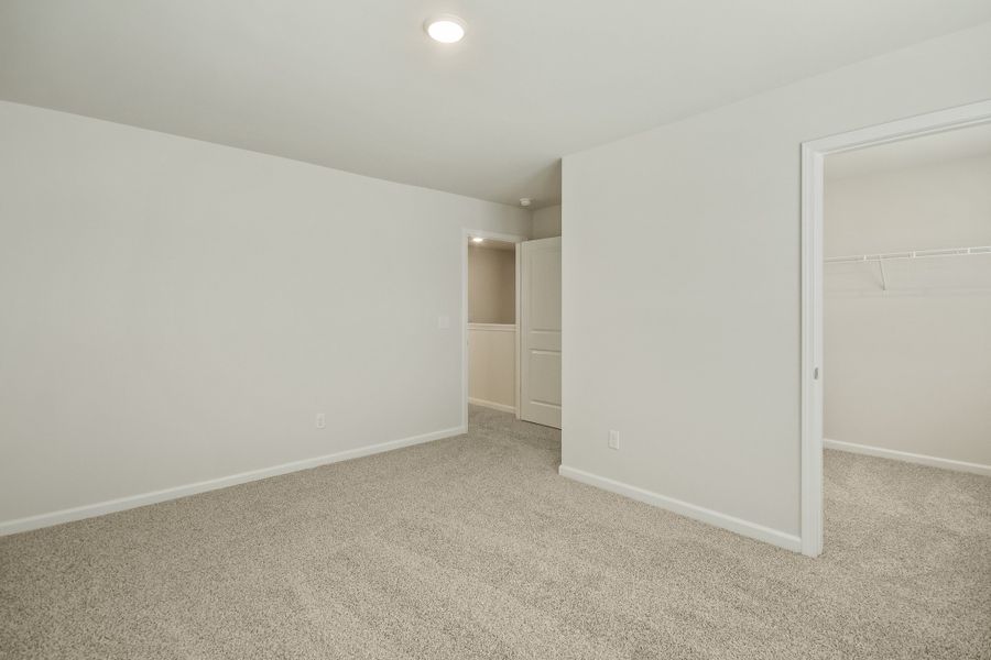 Spacious, unfurnished interior of a new home in Birdhaven, Lexington (Image 26).