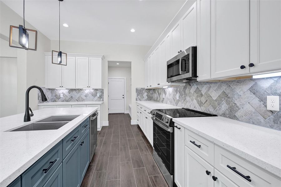 Furnished interior view inside a new home in , Plantersville (Image 29).