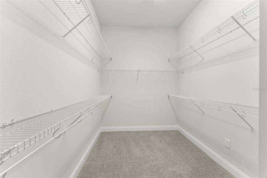 Spacious, unfurnished interior of a new home in , Orlando (Image 42).