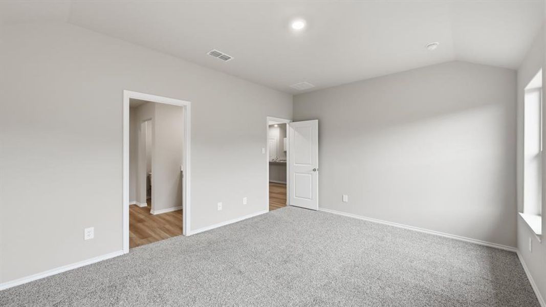 Spacious, unfurnished interior of a new home in Legado, Cleburne (Image 18).