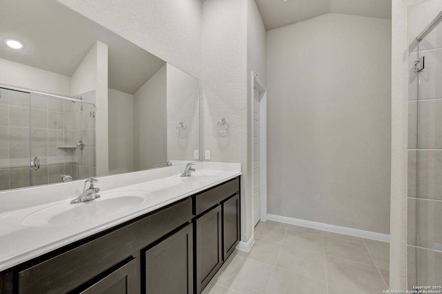 Furnished interior view inside a new home in Park Place, New Braunfels (Image 11).