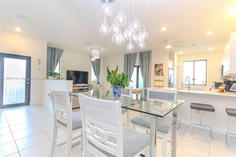 Furnished interior view inside a new home in , Doral (Image 8).
