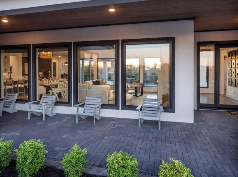 Exterior details and patio area of a home in Sienna, Missouri City (Image 25).