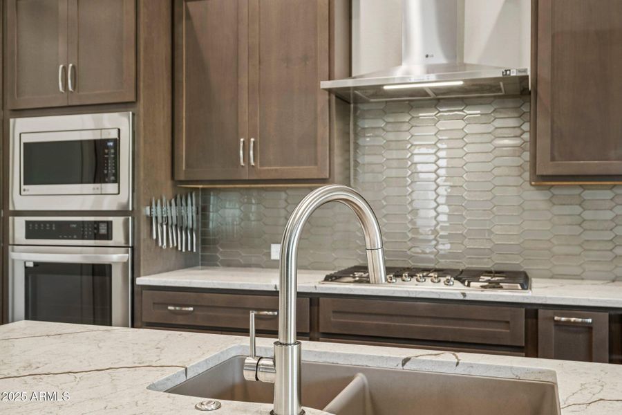 20-web-or-mls-W La Reata Ave-S1709-020