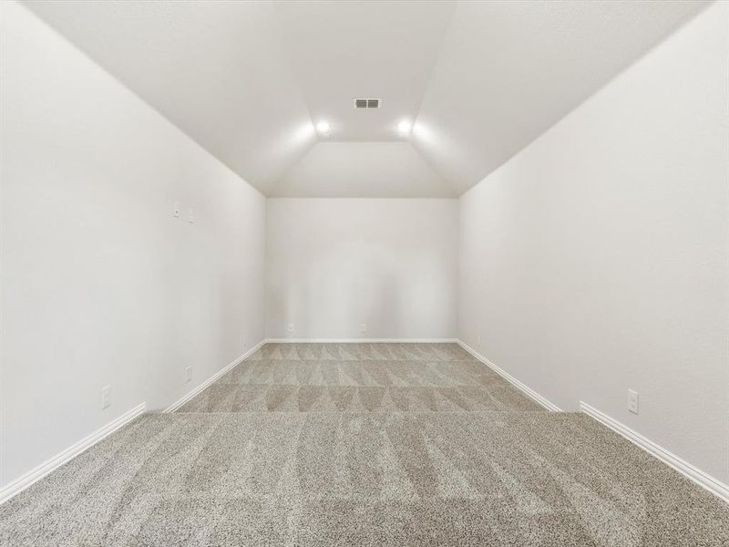 Spacious, unfurnished interior of a new home in Star Ranch, Godley (Image 25).