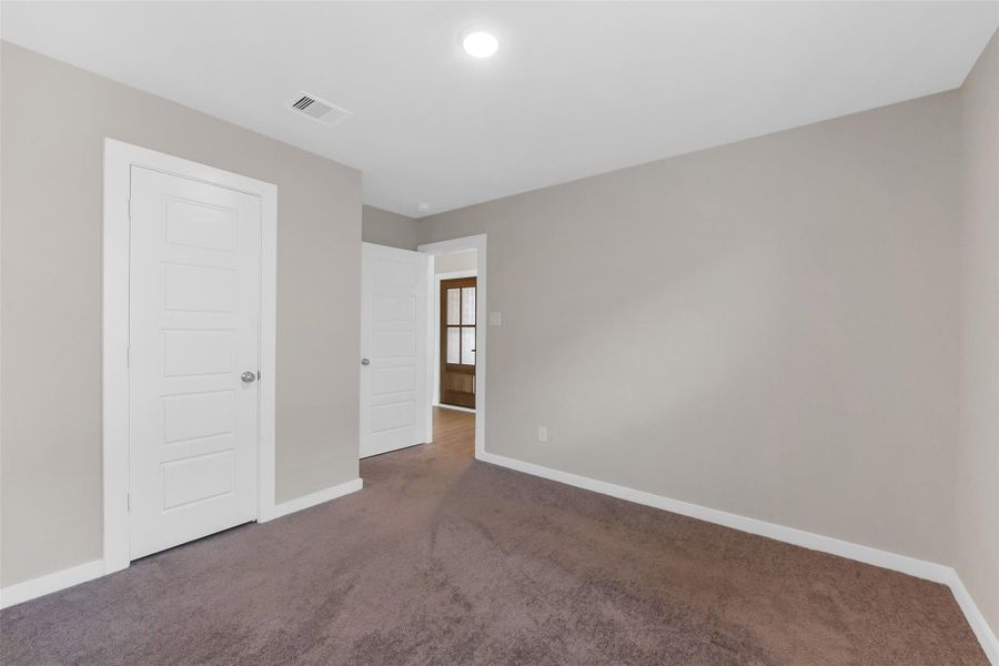 Spacious, unfurnished interior of a new home in Southwinds, Baytown (Image 25).