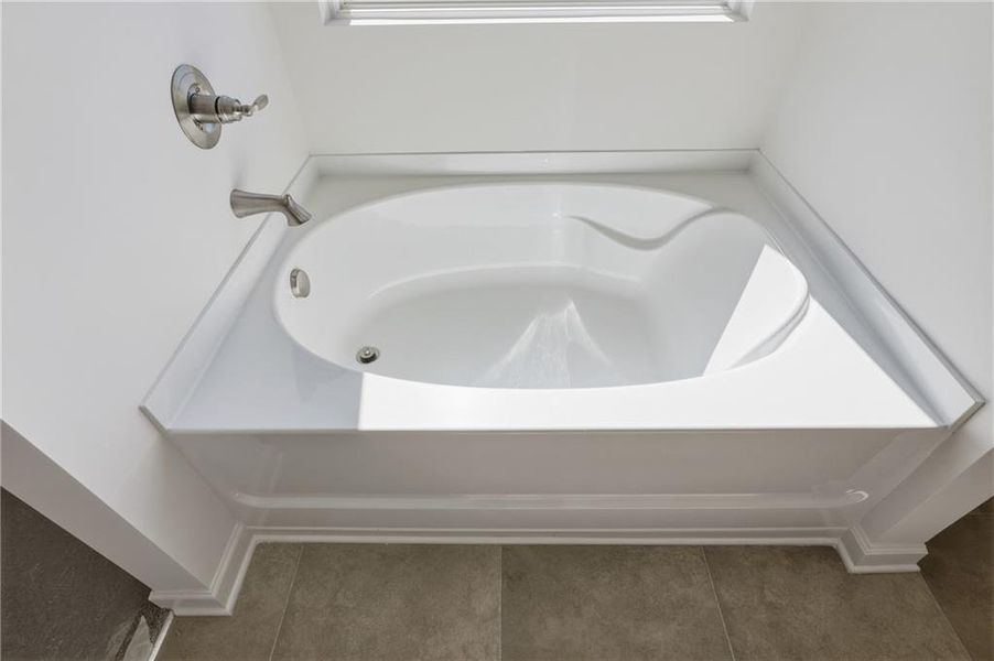 Close-up of interior finishes inside a home in Creekside Landing, Dallas (Image 11).