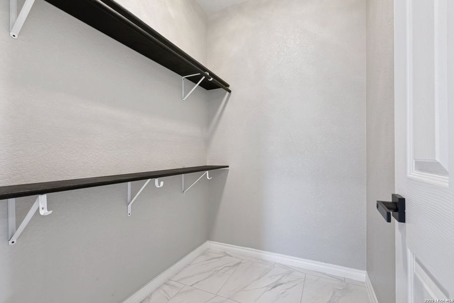 Spacious, unfurnished interior of a new home in , Poteet (Image 25).