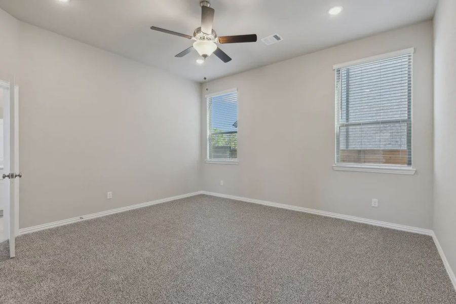 Spacious, unfurnished interior of a new home in Solterra Texas, Mesquite (Image 9).