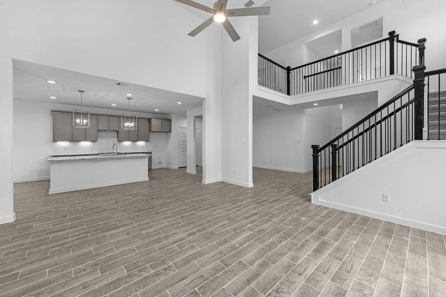 Spacious, unfurnished interior of a new home in Huntington Place, Rosharon (Image 20).