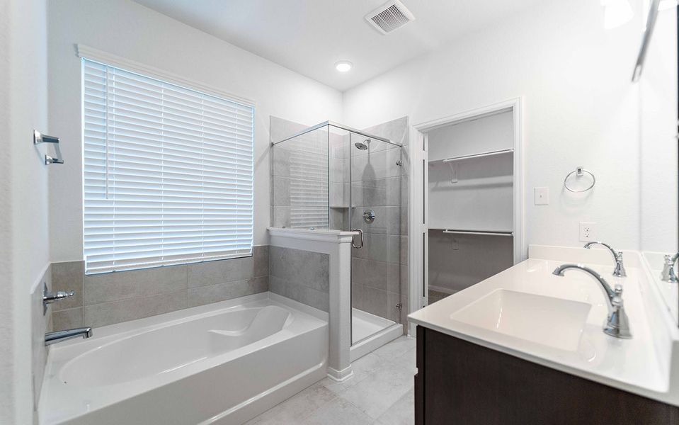 Furnished interior view inside a new home in Lago Mar, Texas City (Image 6).