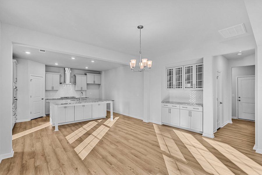 Spacious, unfurnished interior of a new home in Fieldstone, Lexington (Image 27).