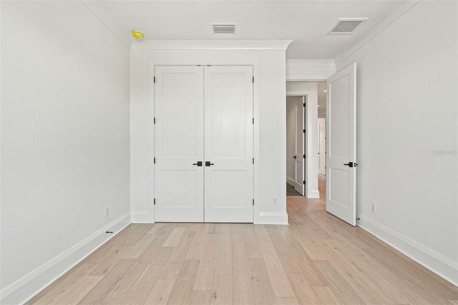 Spacious, unfurnished interior of a new home in , Tampa (Image 24).