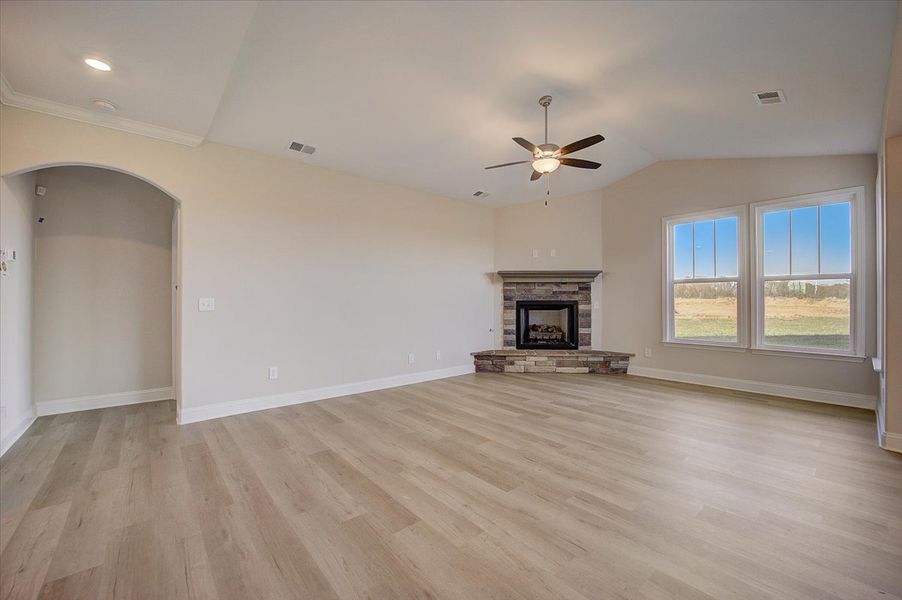Representative unfurnished interior of a home built from the Oakland by SK Builders in Blue Ridge Trail, Fountain Inn (Image 17).