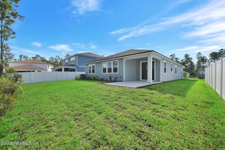 Exterior details and patio area of a home in Bradley Creek, Green Cove Springs (Image 29).