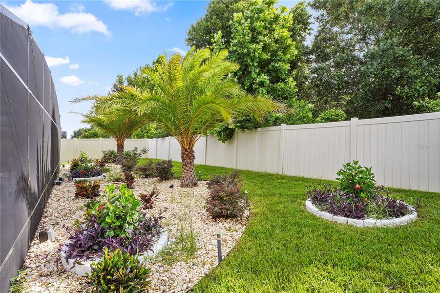 Exterior details and patio area of a home in Winding Meadows, Apopka (Image 37).