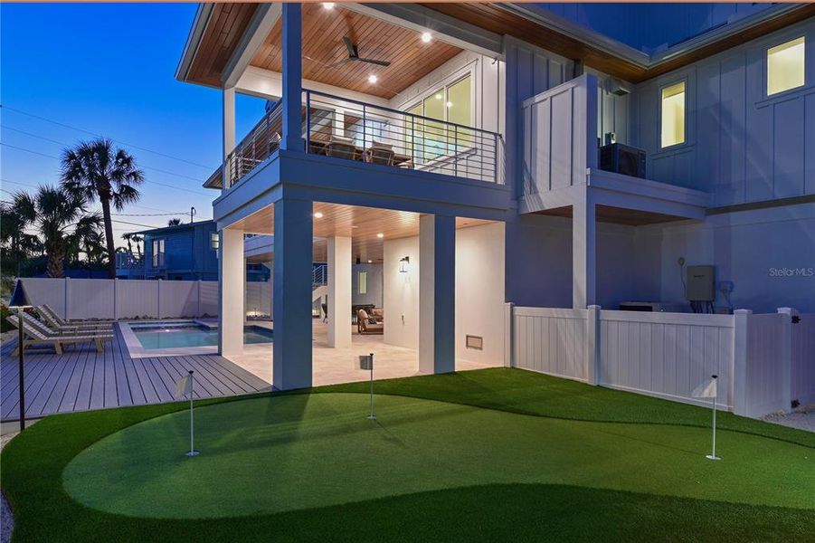 Exterior details and patio area of a home in , Holmes Beach (Image 44).