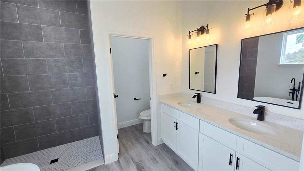 Furnished interior view inside a new home in , Ocala (Image 8).