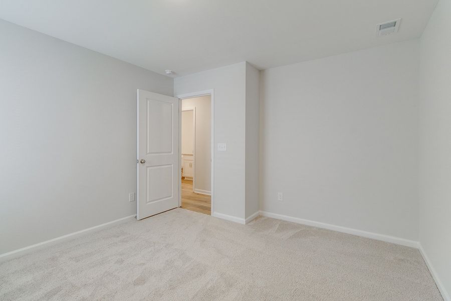 Spacious, unfurnished interior of a new home in Ellington, Elgin (Image 30).