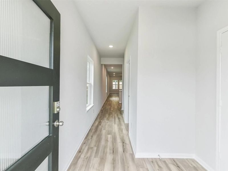 Spacious, unfurnished interior of a new home in Caney Creek Place, Conroe (Image 12).