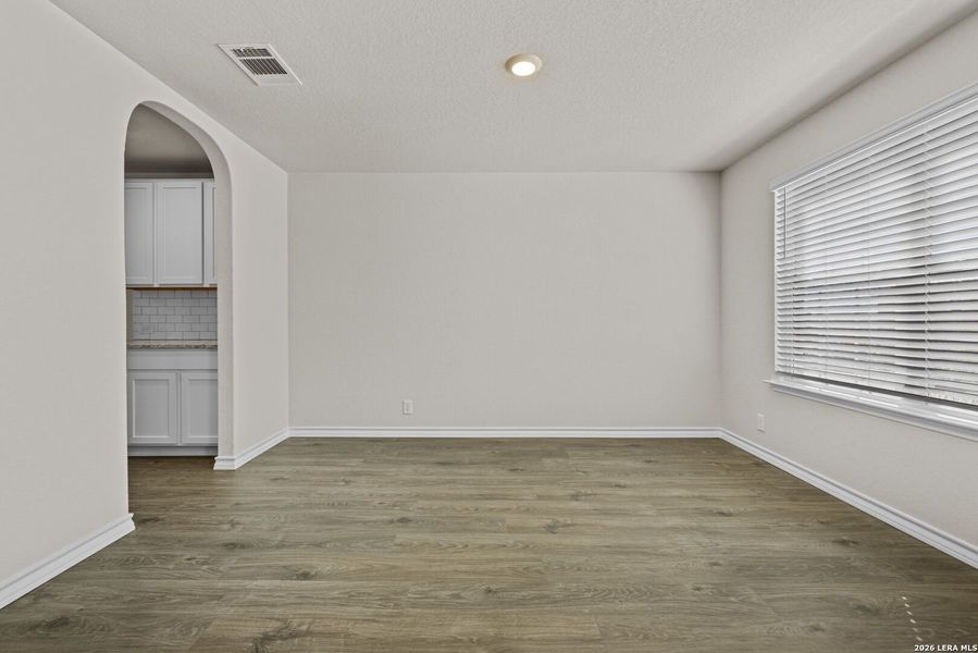 Spacious, unfurnished interior of a new home in Redbird Ranch, San Antonio (Image 18).