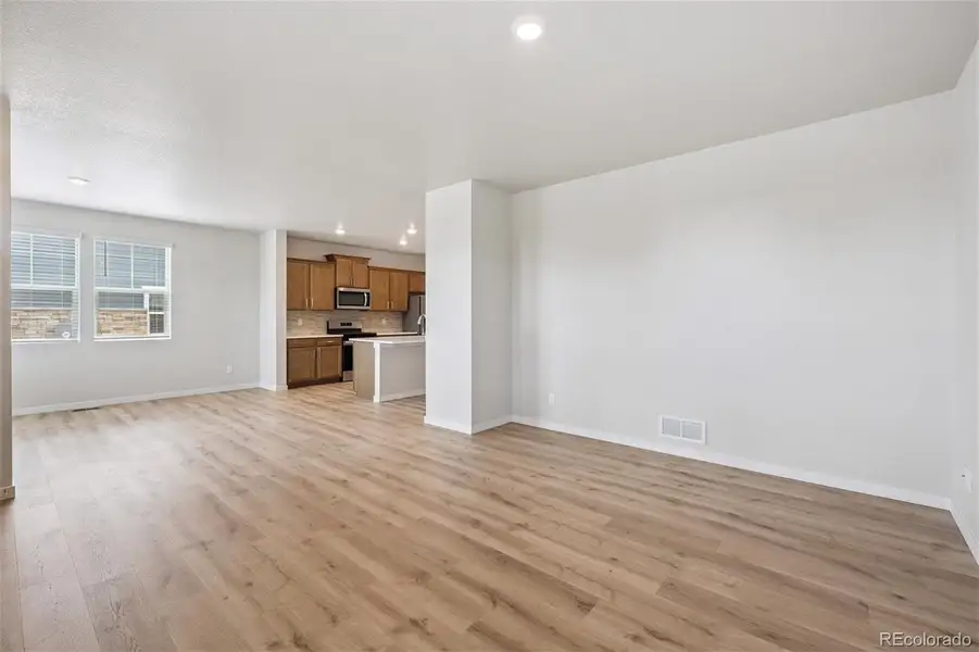 Spacious, unfurnished interior of a new home in Horizon Uptown, Aurora (Image 13).