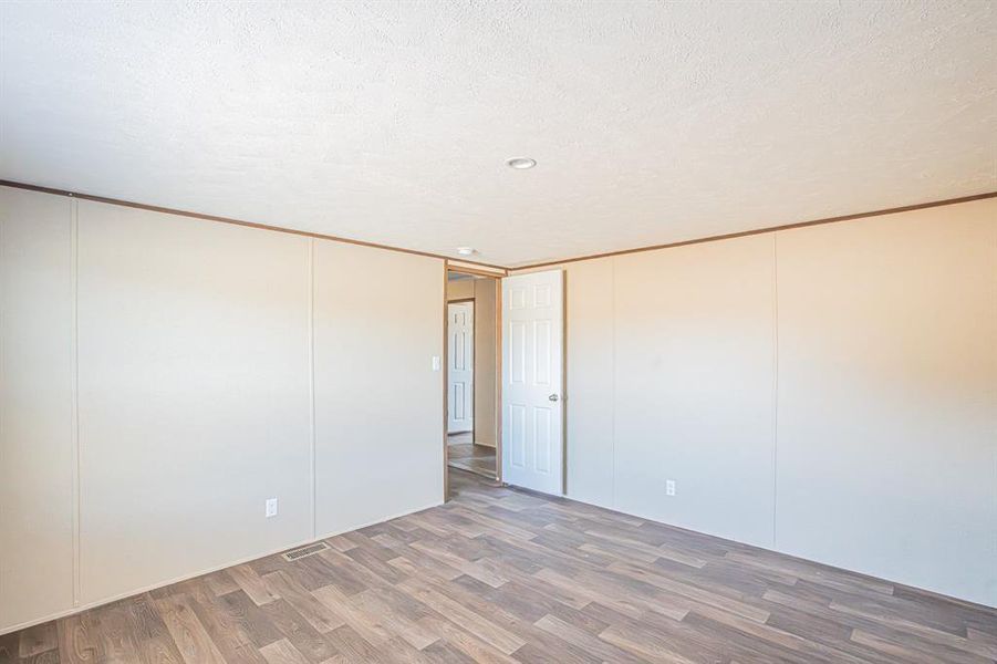 Spacious, unfurnished interior of a new home in , Springtown (Image 19).