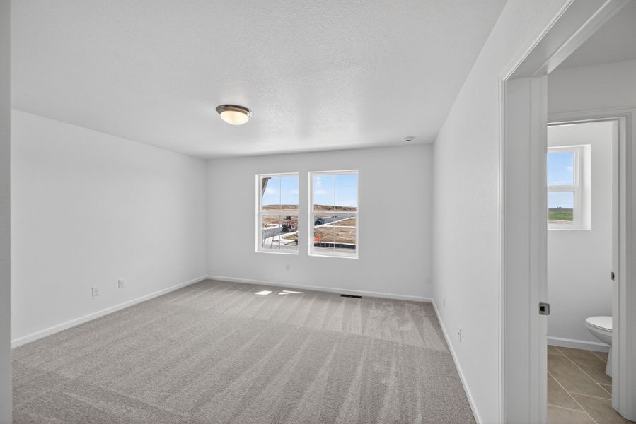 Spacious, unfurnished interior of a new home in Sky Ranch, Watkins (Image 10).