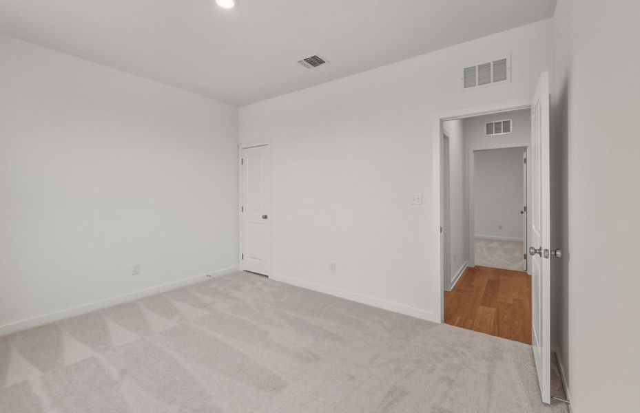 Spacious, unfurnished interior of a new home in Alto, San Marcos (Image 31).
