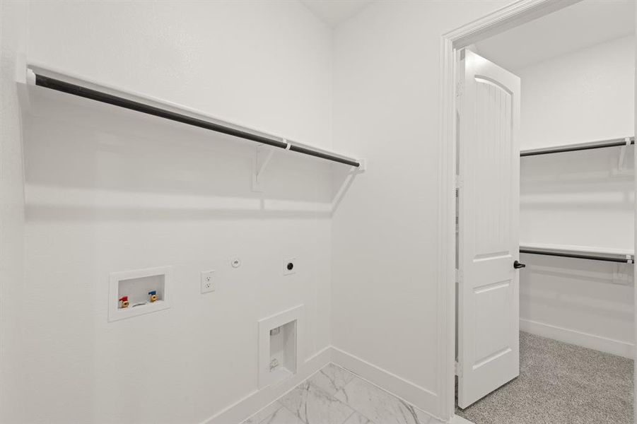 Spacious, unfurnished interior of a new home in Windmill Creeks, Weatherford (Image 22).