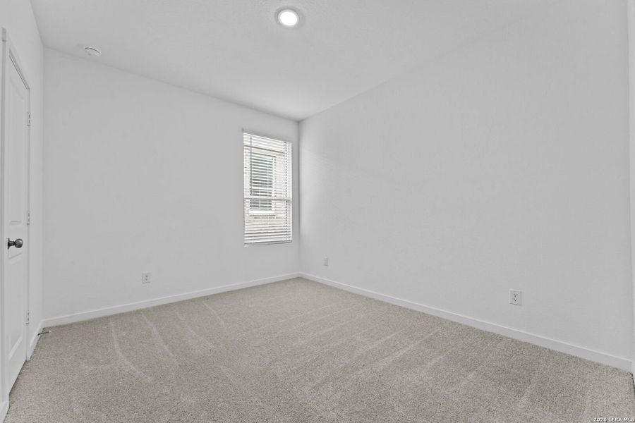 Spacious, unfurnished interior of a new home in Sky Ranch, New Braunfels (Image 20).